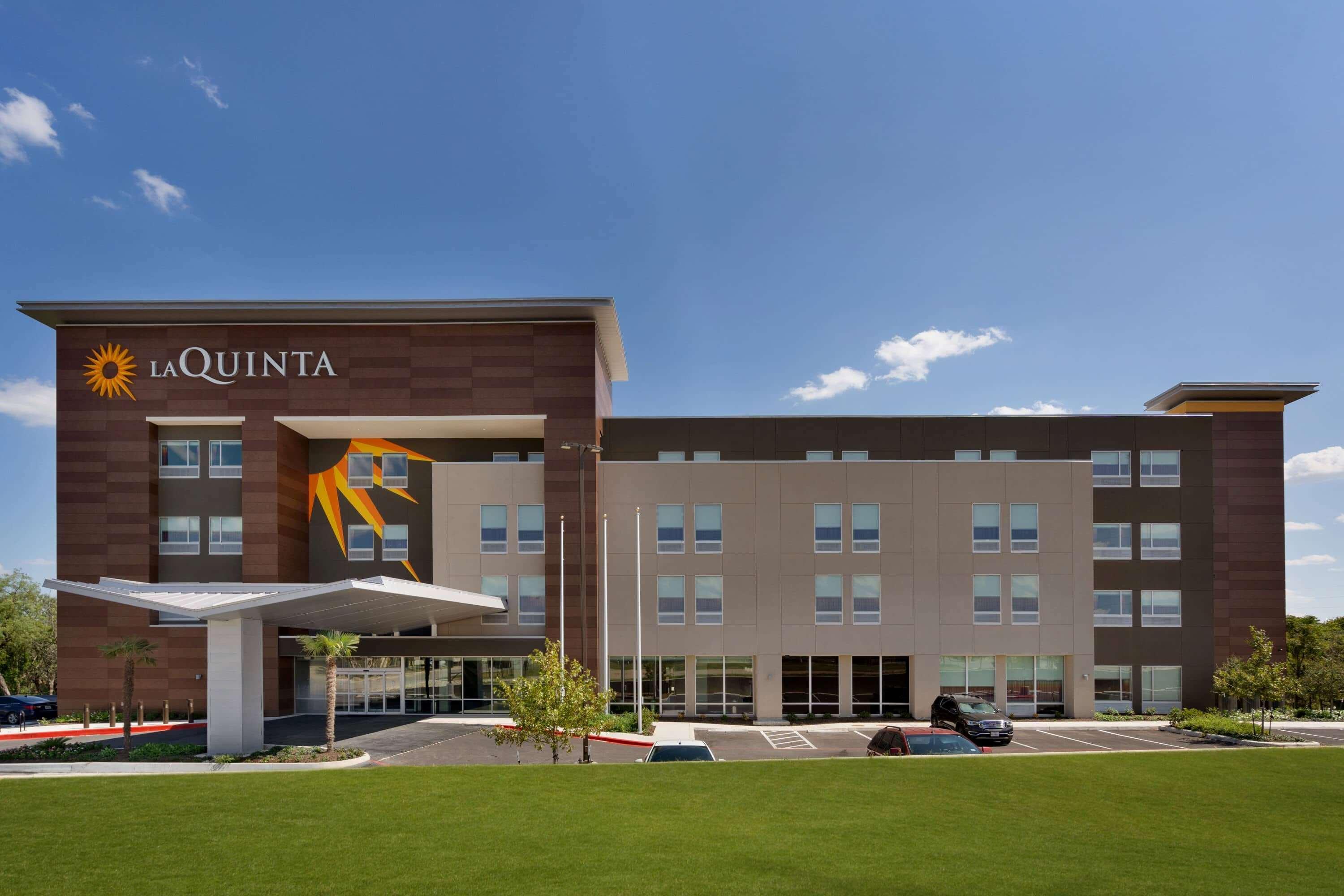 La Quinta Inn & Suites By Wyndham San Antonio Seaworld Lafb Exterior foto